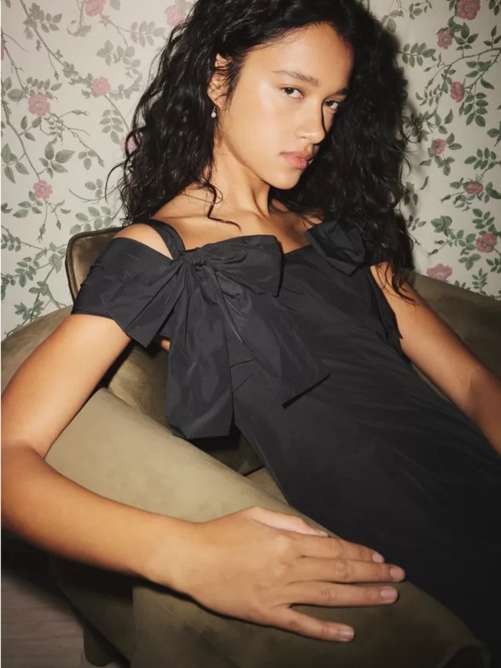 Kimchi Blue Urban Outfitters Black Off-Shoulder Mini Dress with Bow Detailing - Picture 4 of 7